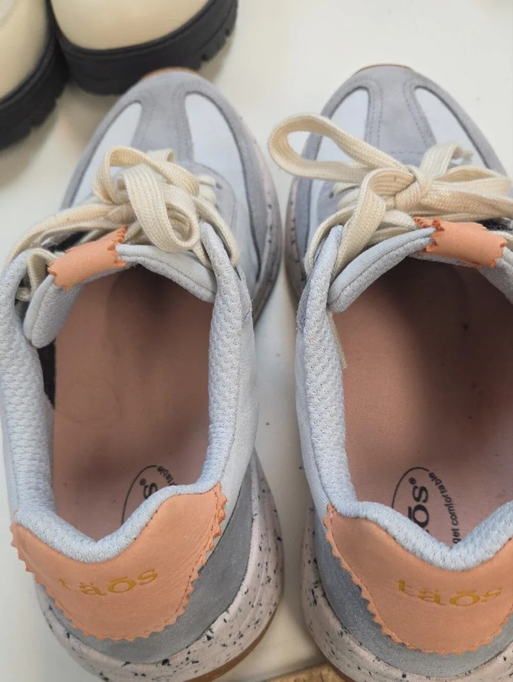 Taos Footwear casual lace